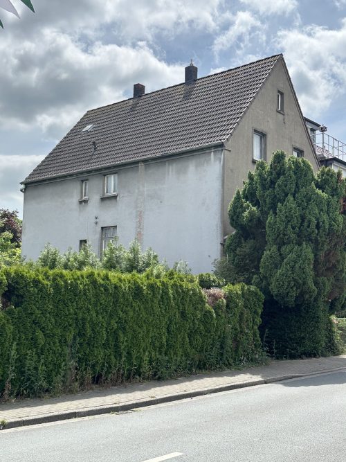Sanierungsbedürftiges Zweifamilienhaus in Hamm-Berge!