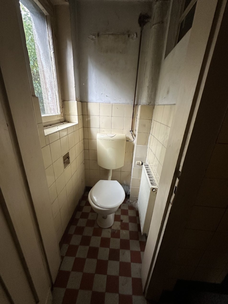 EG / WC