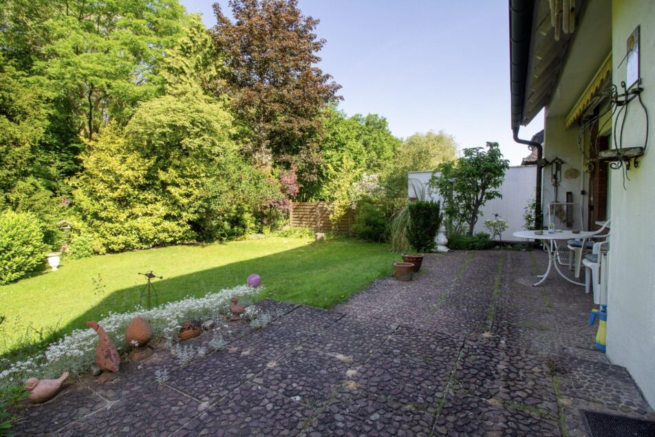 Terrasse mit Garten
