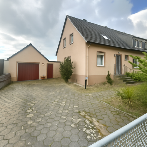 Renovierungsbed&uuml;rftige Doppelhaush&auml;lfte mit gro&szlig;em Garten
