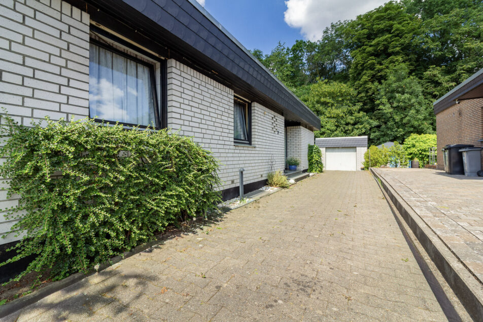 Zufahrt zur Garage